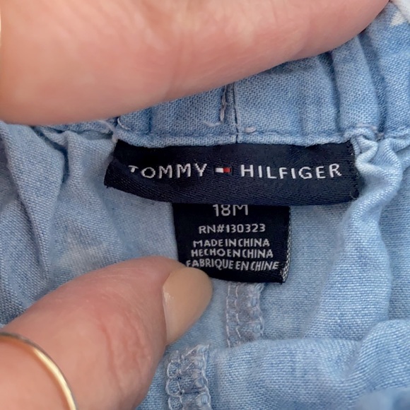 Tommy Hilfiger shorts 18months - Picture 3 of 4